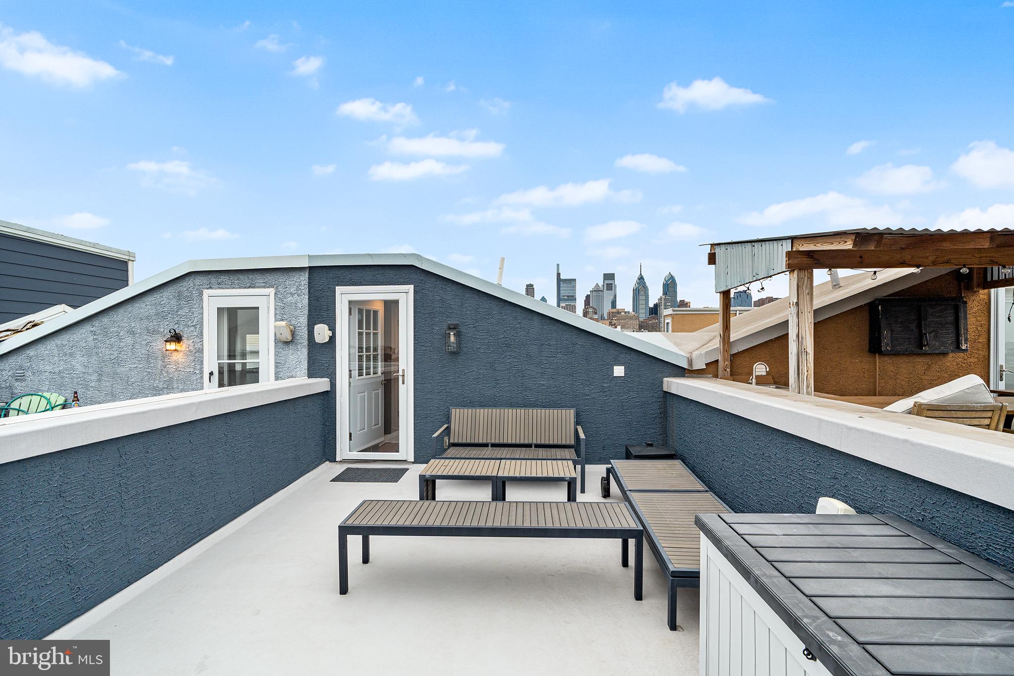 1911 League St
