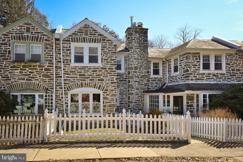 246 W GORGAS LN