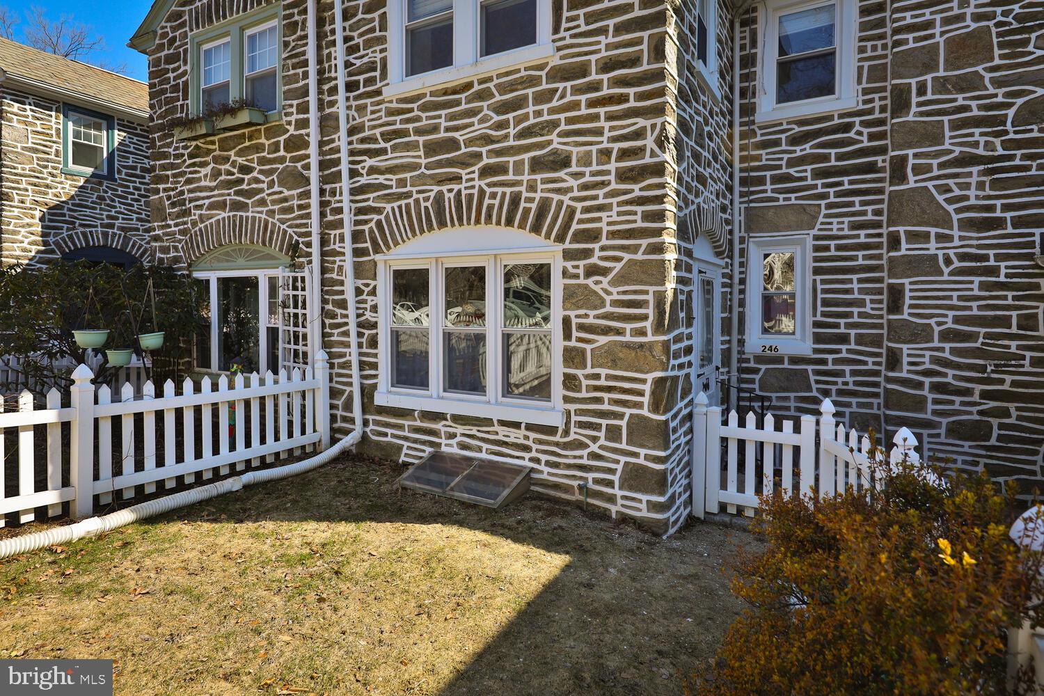 246 W GORGAS LN