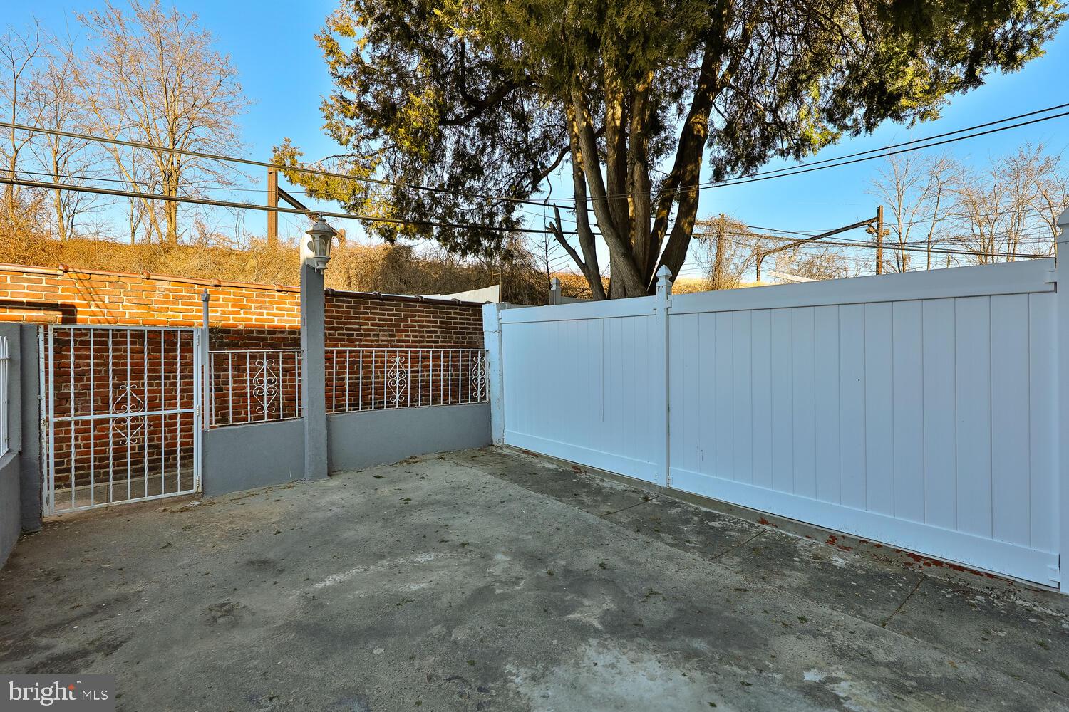 5404 Tennis Ave