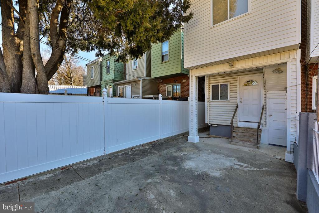 5404 Tennis Ave
