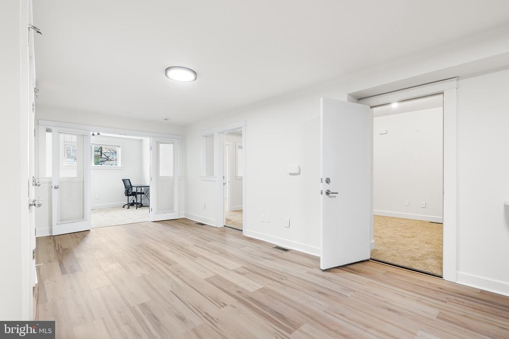 4613 WOODLAND AVE #1