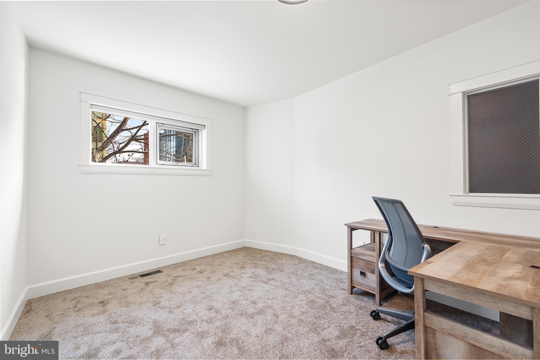 4613 WOODLAND AVE #1