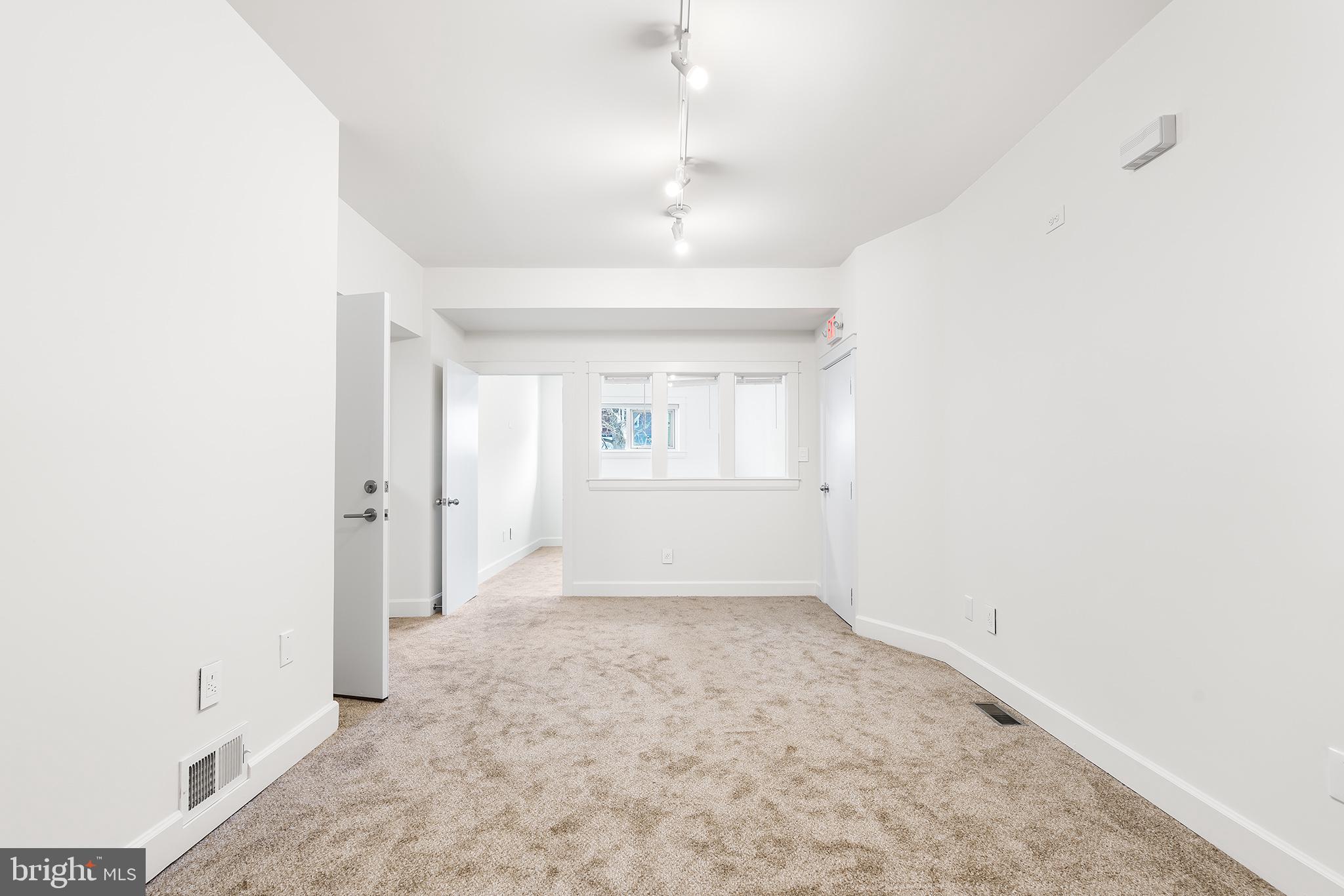 4613 WOODLAND AVE #1