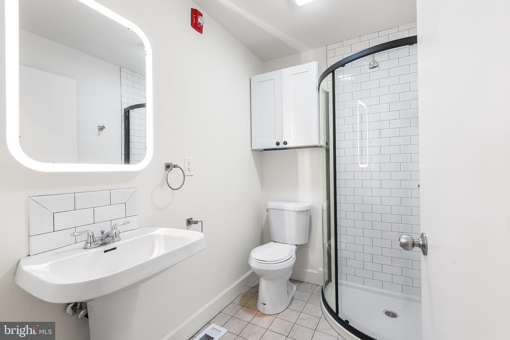 4613 WOODLAND AVE #1