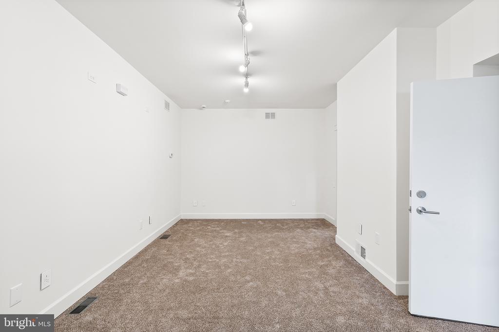 4613 WOODLAND AVE #1