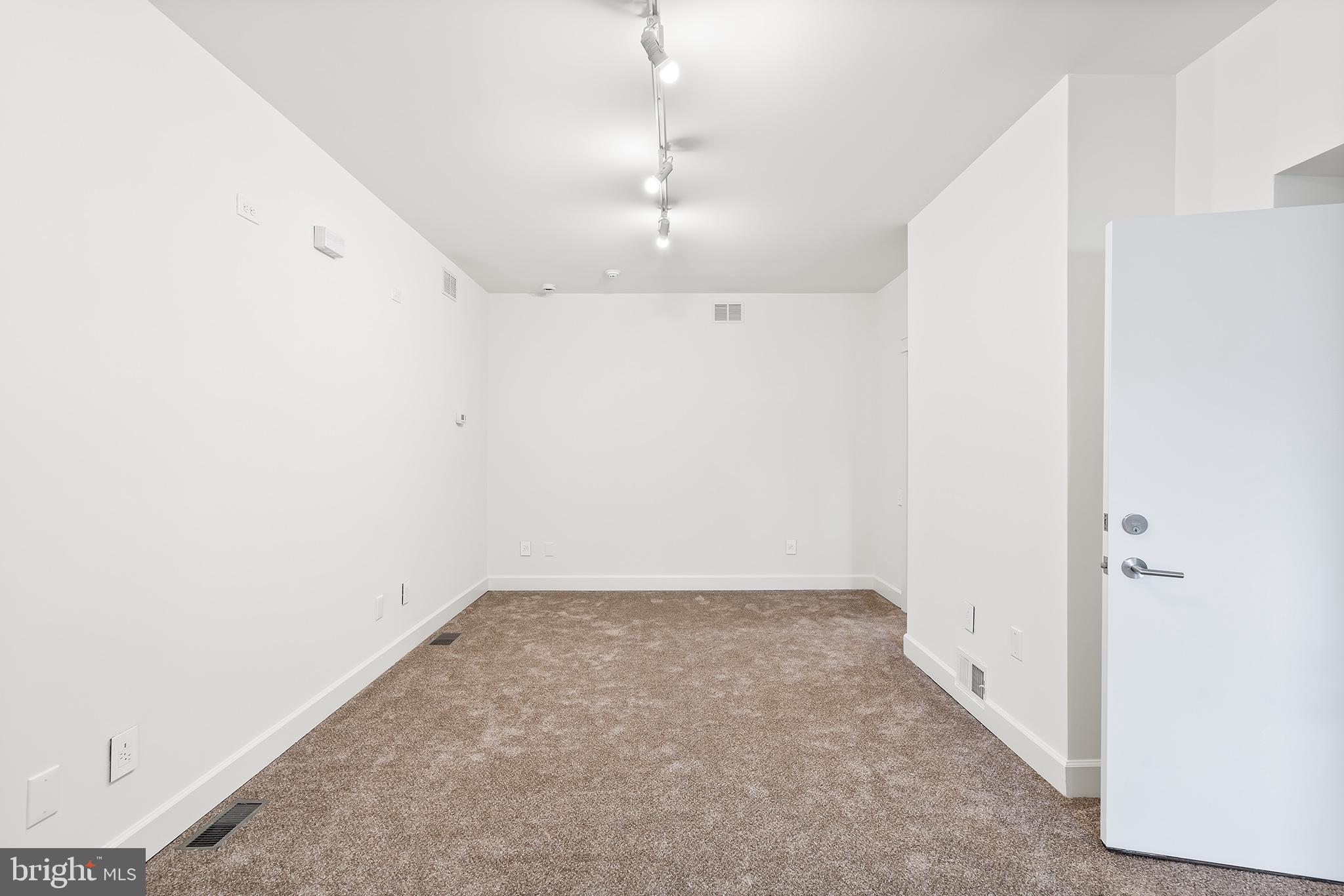 4613 WOODLAND AVE #1