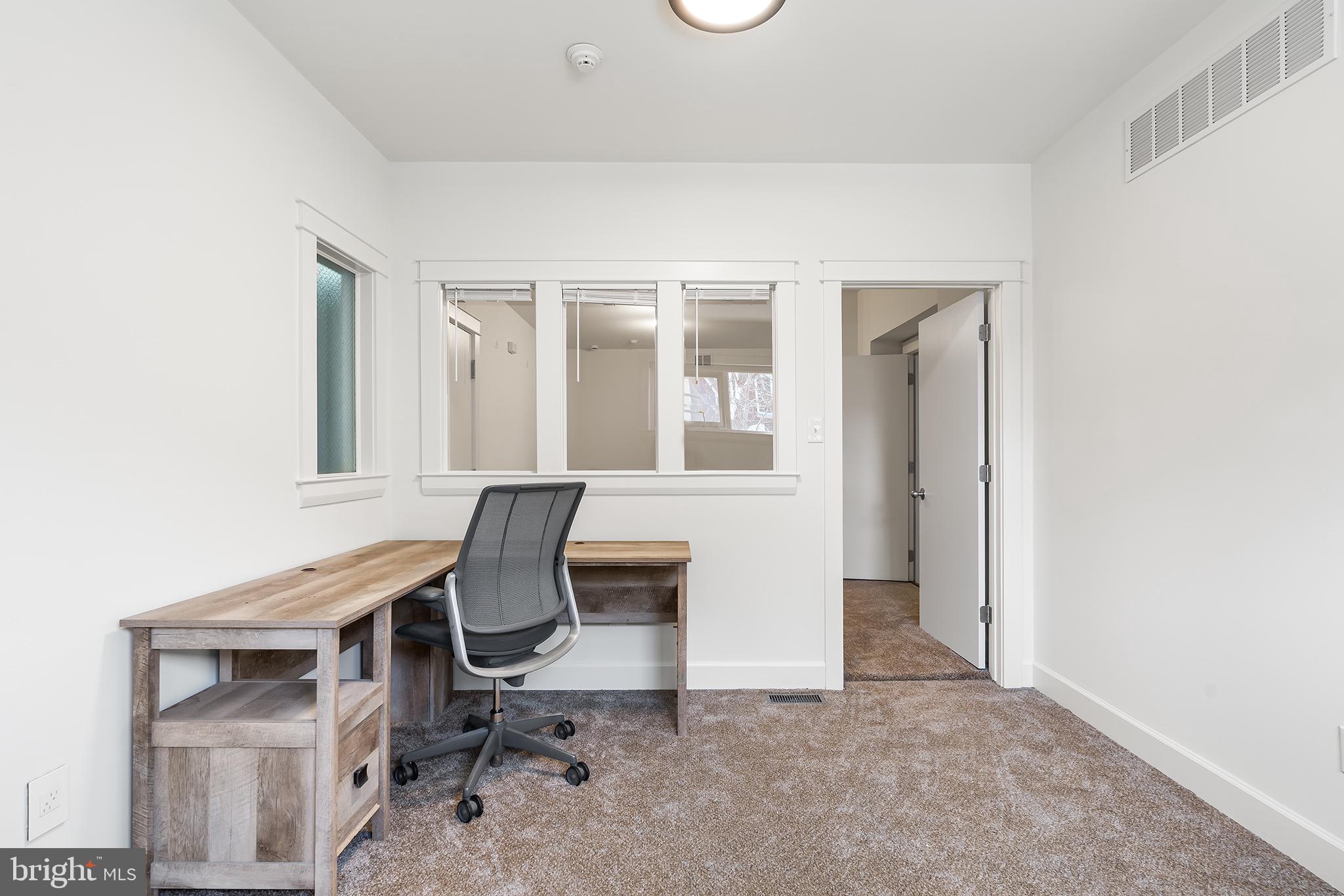 4613 WOODLAND AVE #1