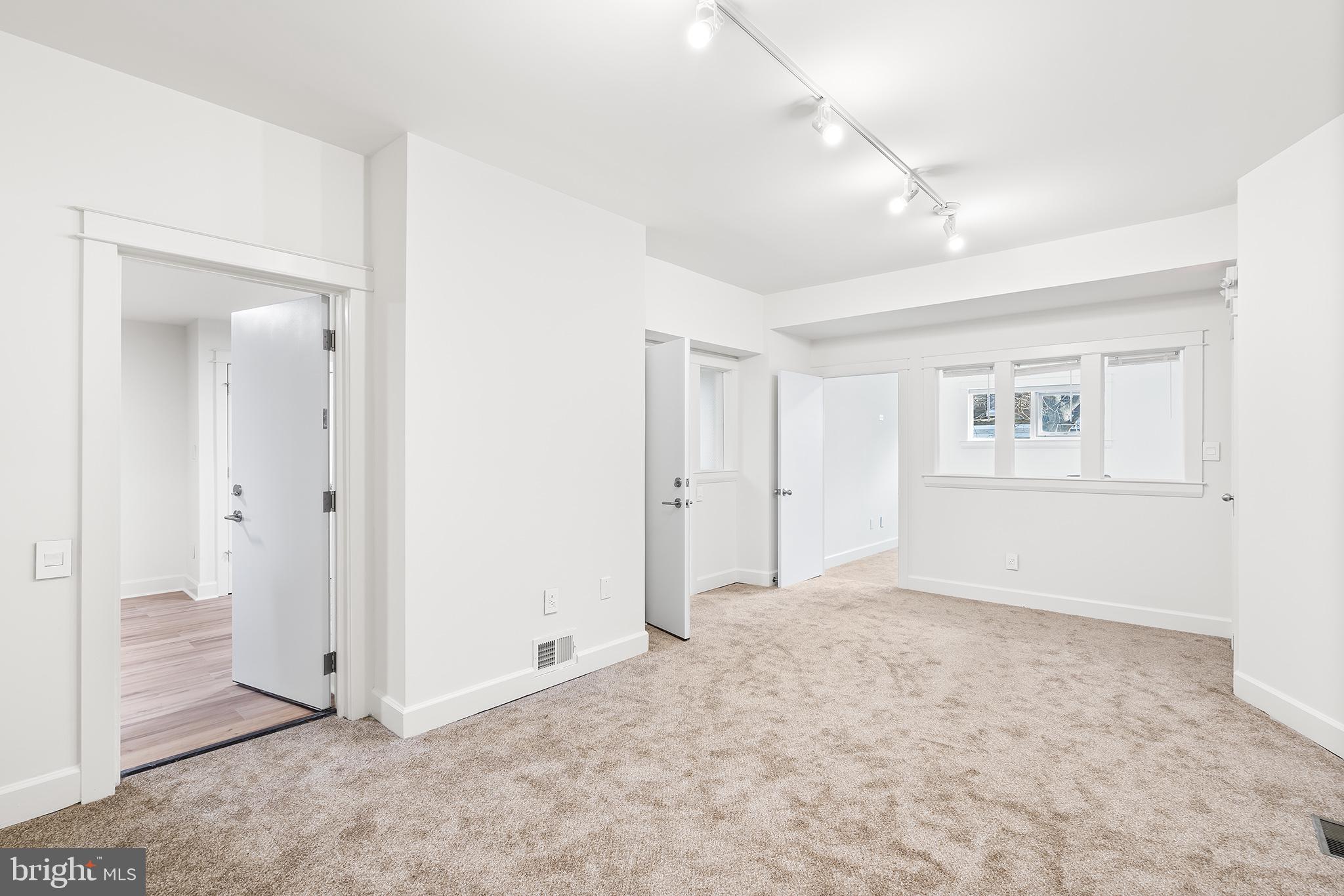 4613 WOODLAND AVE #1