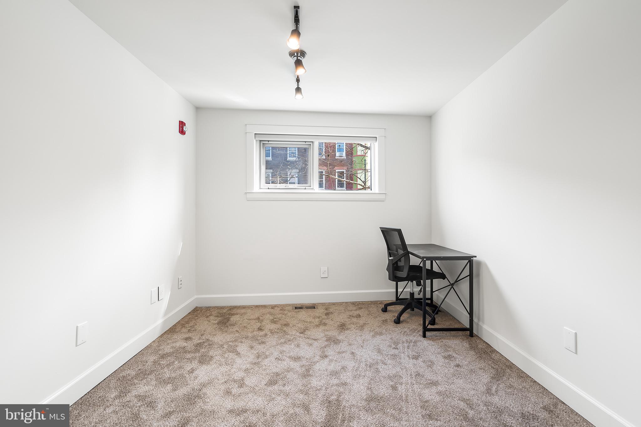 4613 WOODLAND AVE #1