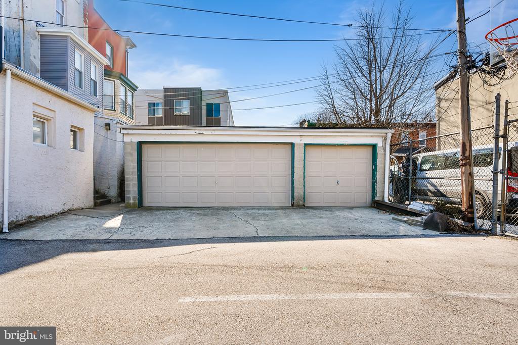 4613 WOODLAND AVE #GARAGE