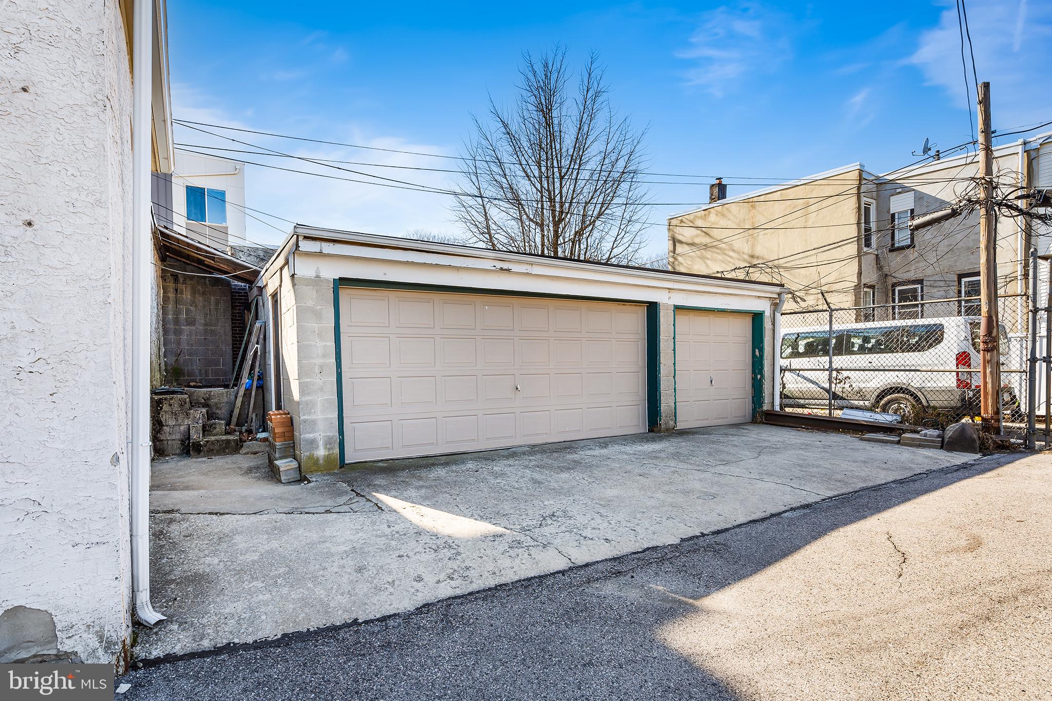 4613 WOODLAND AVE #GARAGE