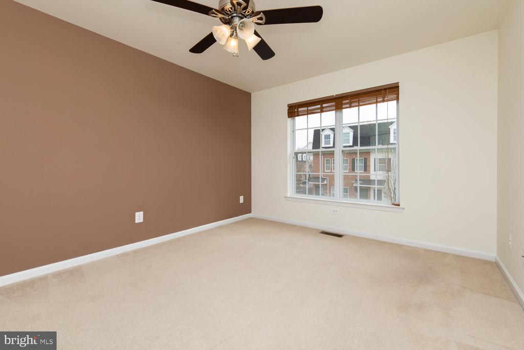 4466 Riverview Ln #4