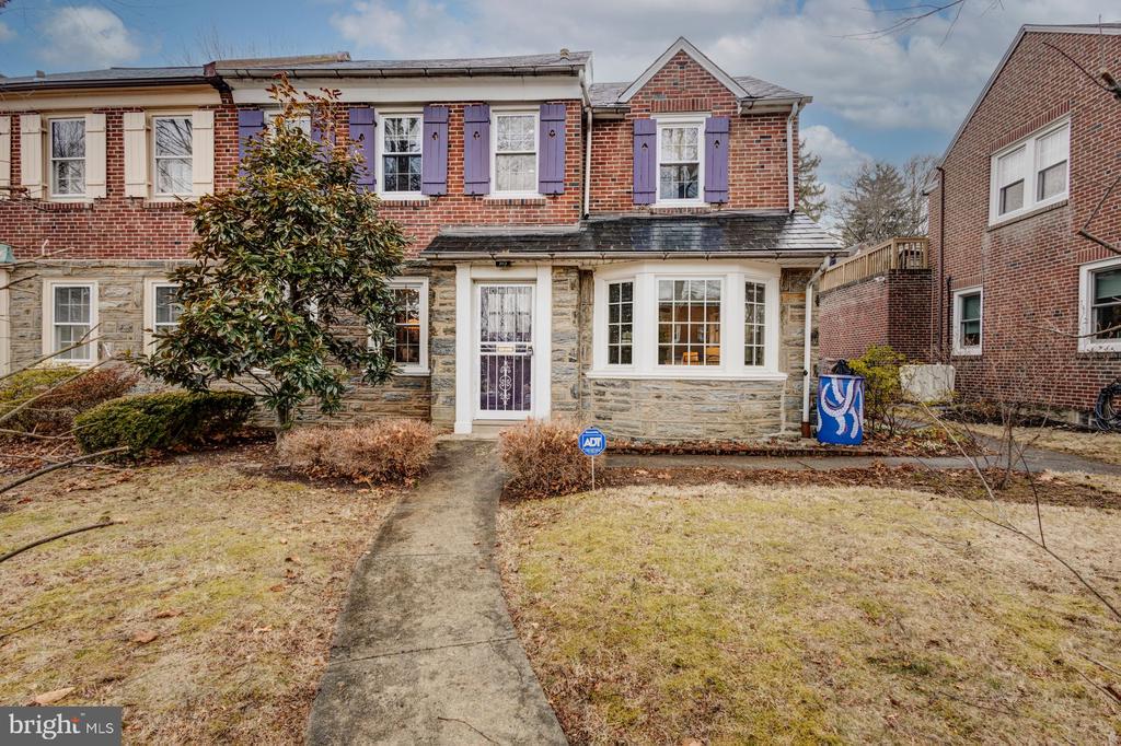 303 E Allens Ln