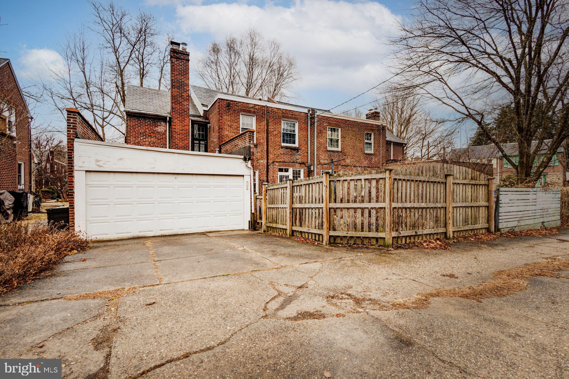 303 E Allens Ln