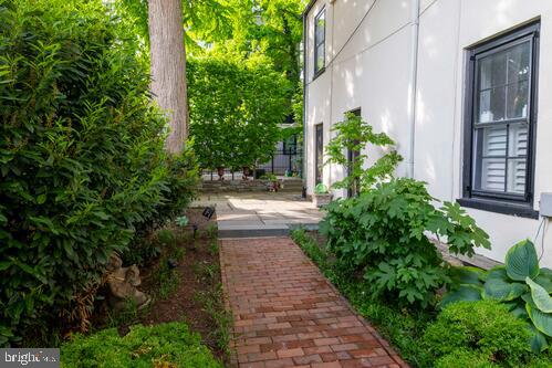 191 E Evergreen Ave