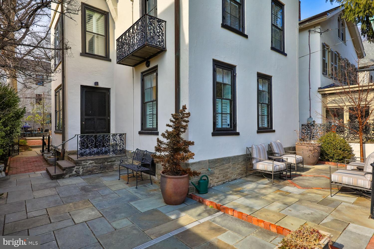 191 E Evergreen Ave