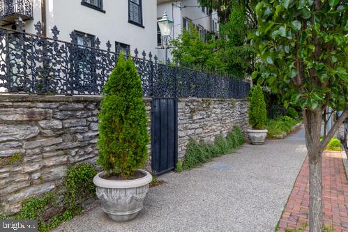 191 E Evergreen Ave