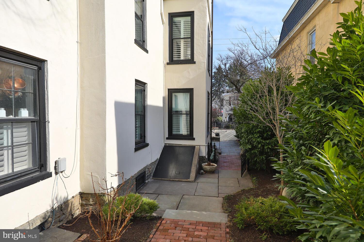 191 E Evergreen Ave