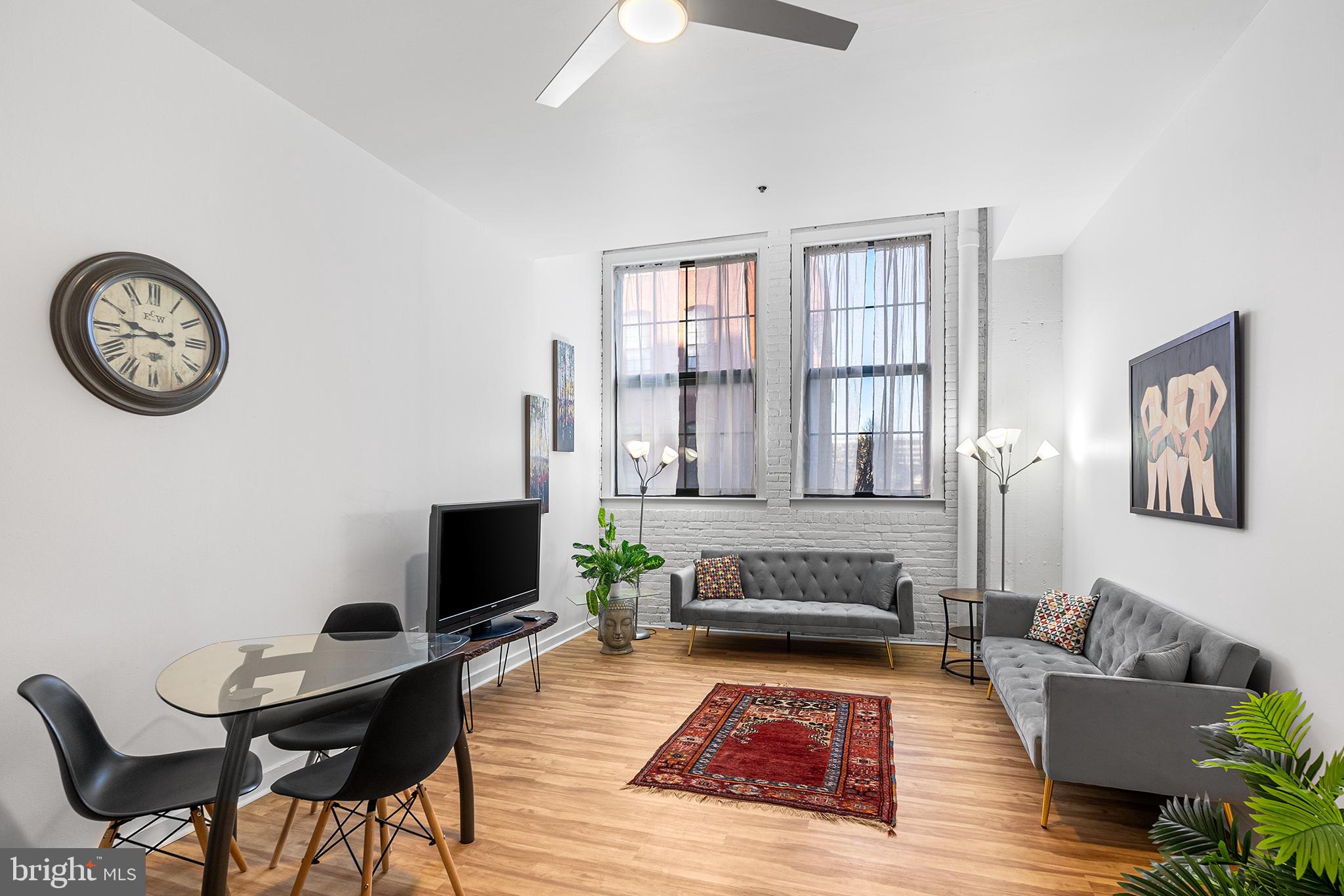 315 New St #216
