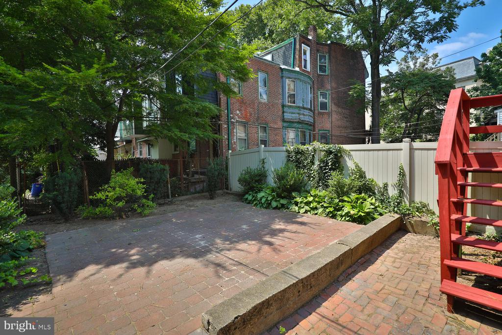 426 S 42nd St