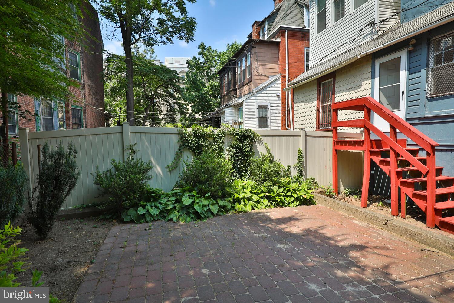 426 S 42nd St