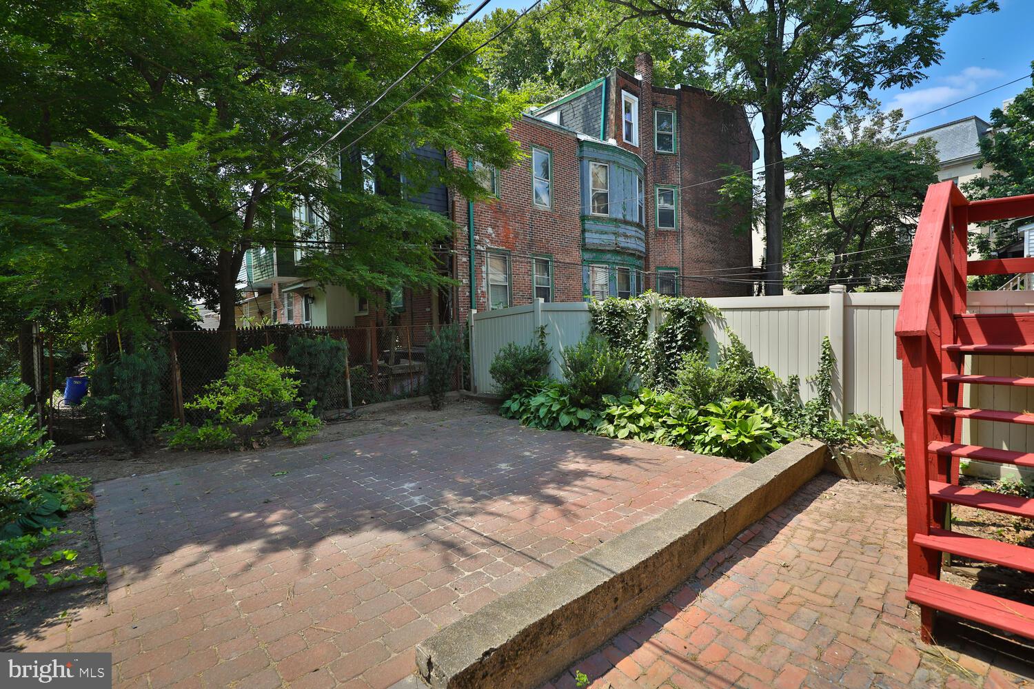 426 S 42nd St