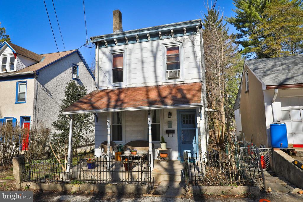 745 Hendren St