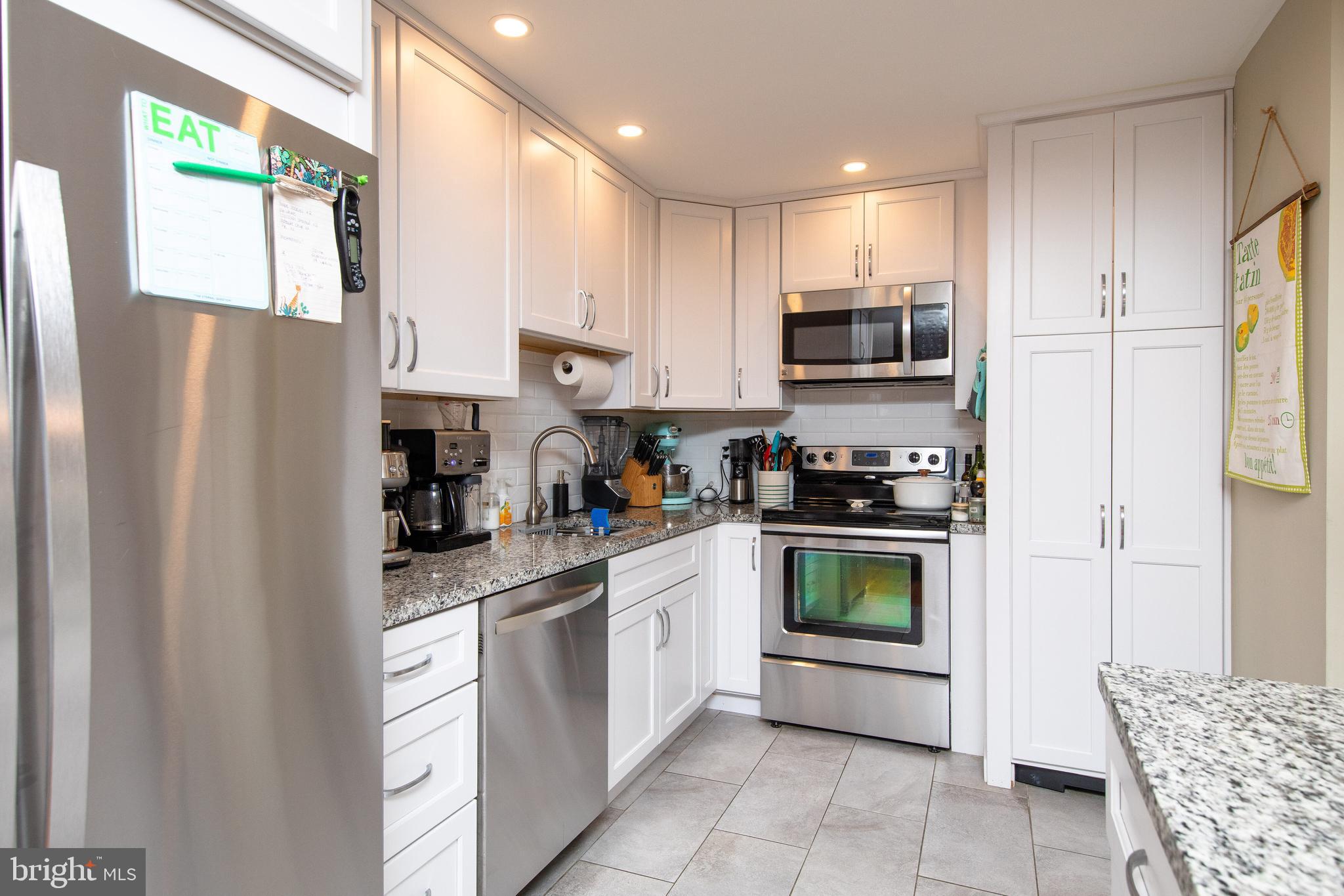 200-10 Lombard St #536