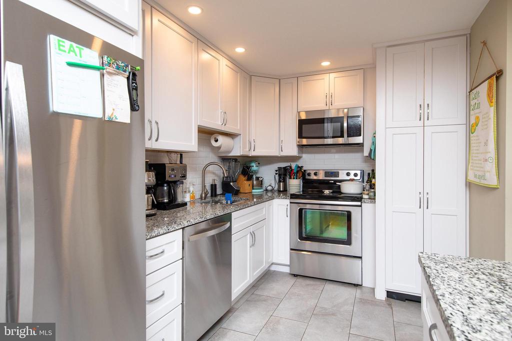 200-10 Lombard St #536