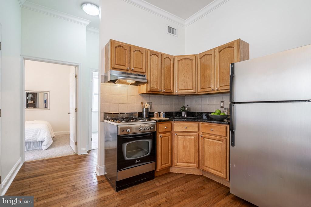 1500 MOUNT VERNON ST #2R