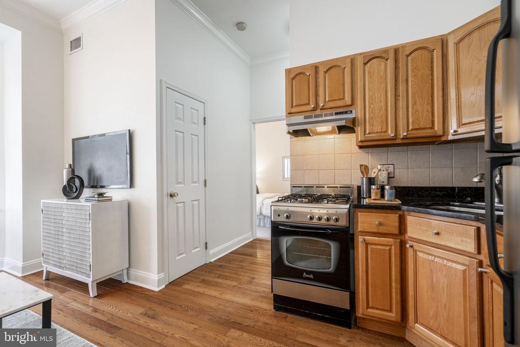 1500 MOUNT VERNON ST #2R