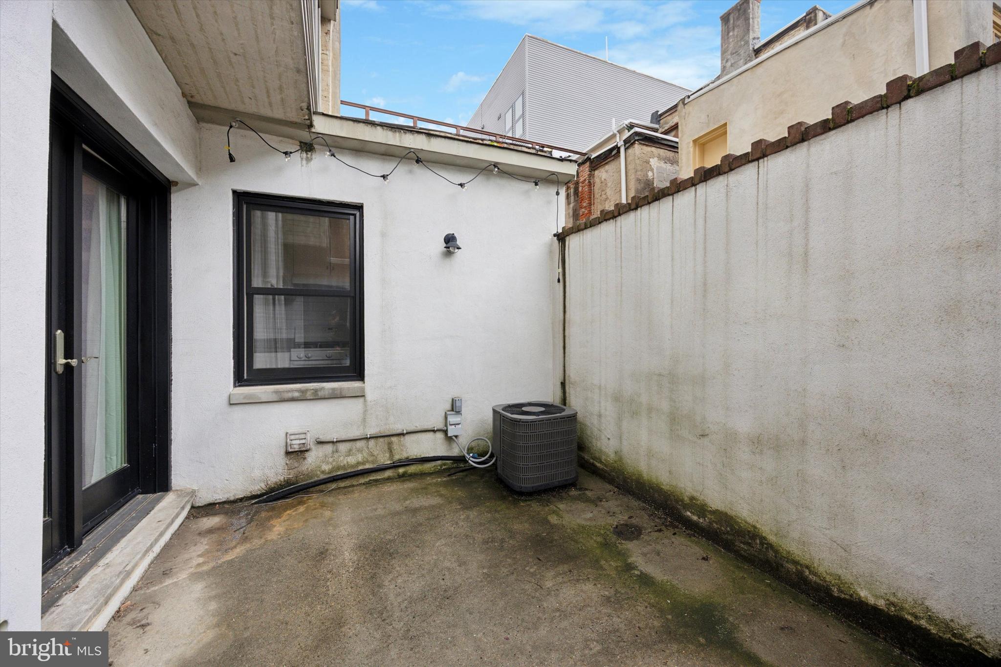 1112 Webster St