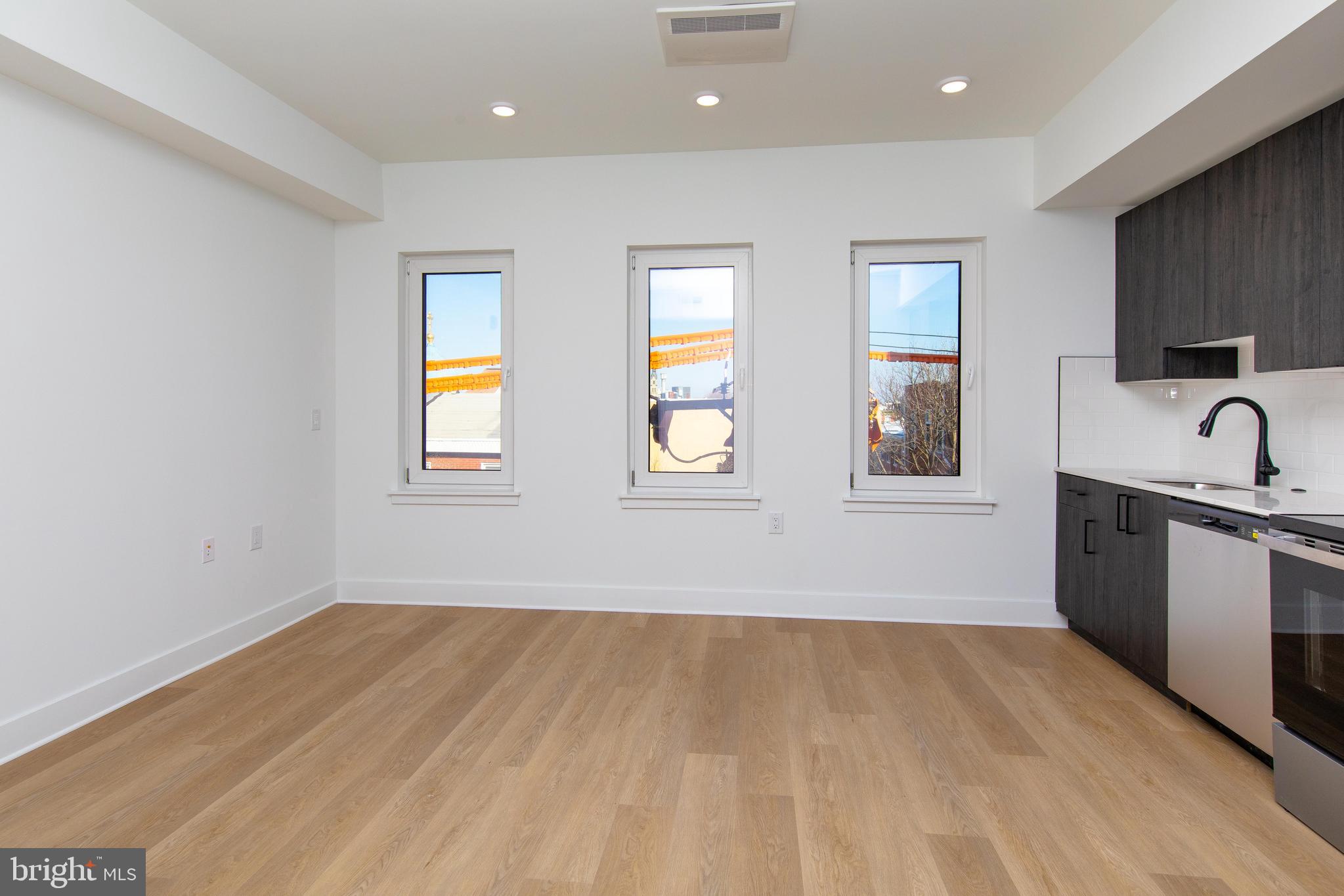 633-35 N 5TH ST #405