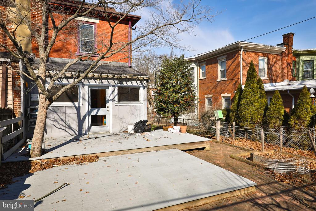 42 W Mount Airy Ave