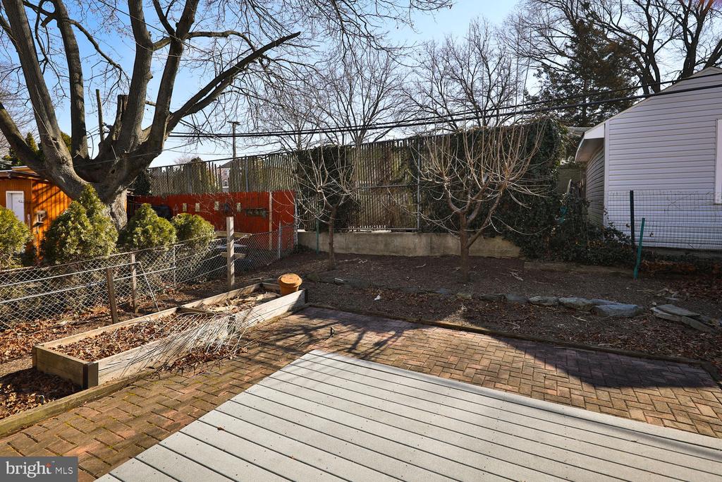 42 W Mount Airy Ave