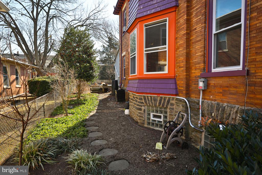42 W Mount Airy Ave