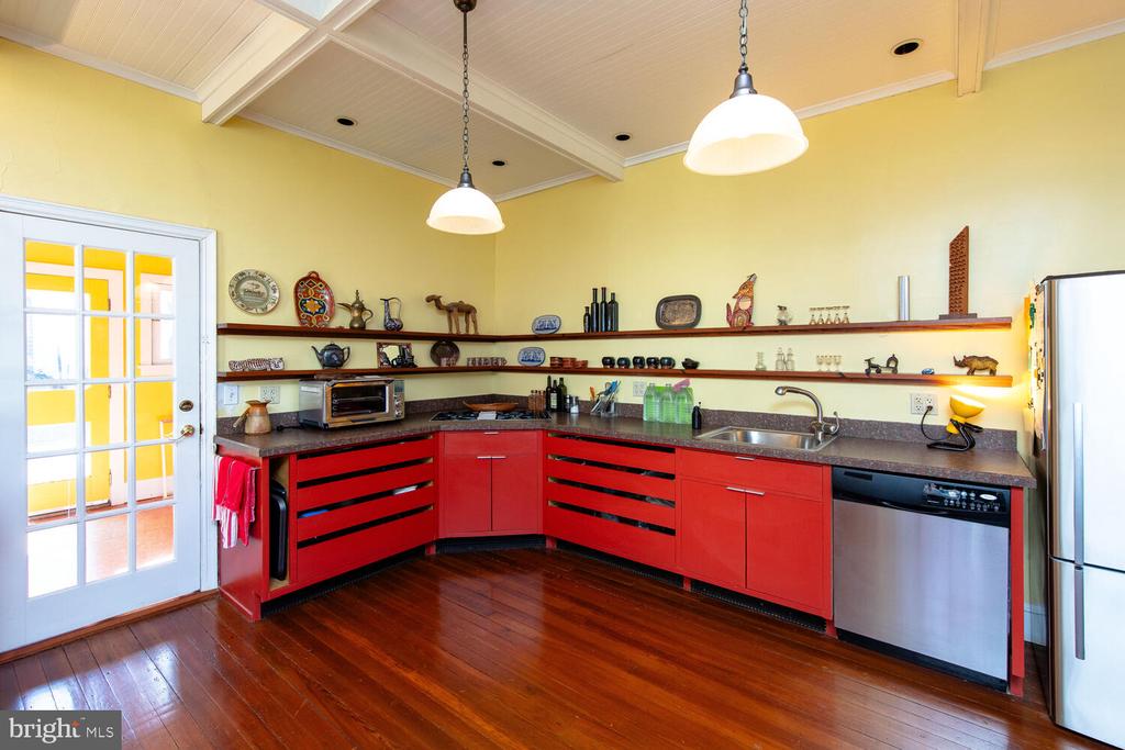 42 W Mount Airy Ave