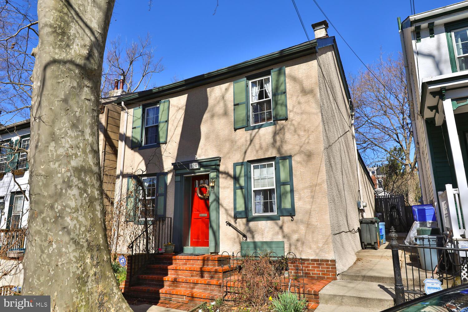 628 W Naomi St