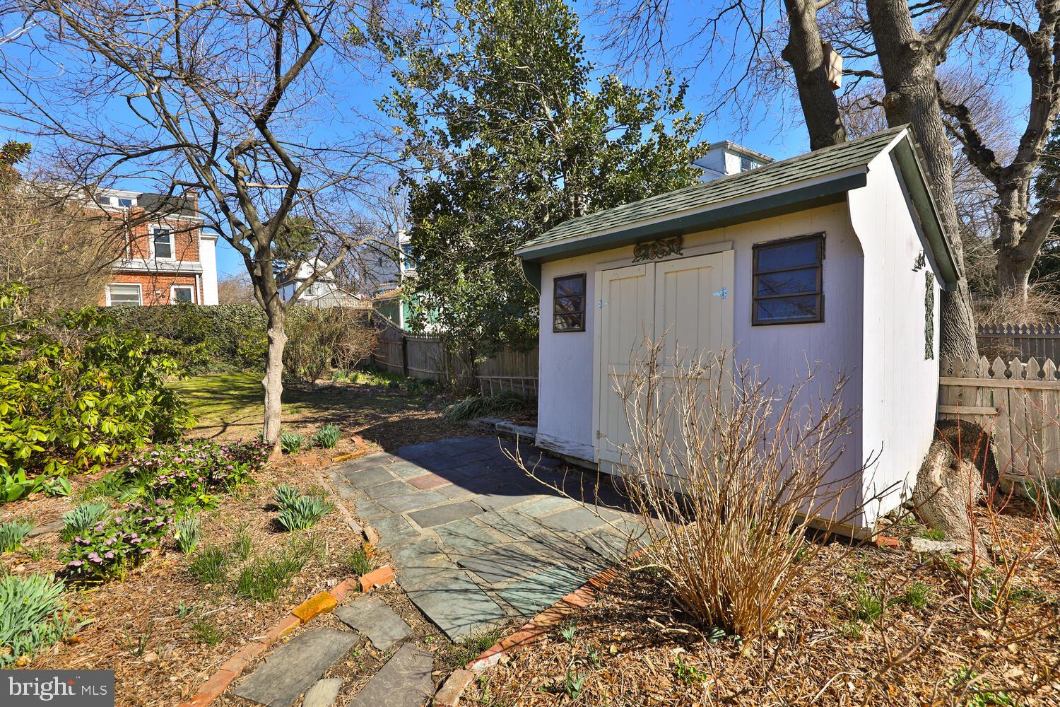 628 W Naomi St