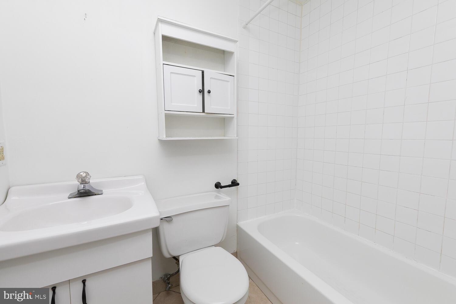 4373 MAIN ST #3F
