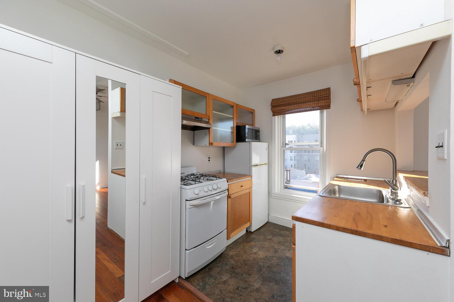 4373 MAIN ST #3F