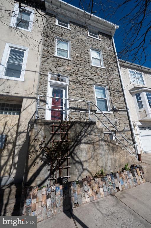 160 Fountain St