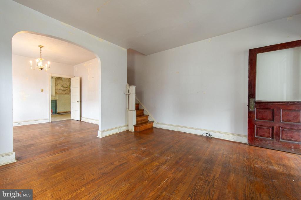 29 E Abington Ave