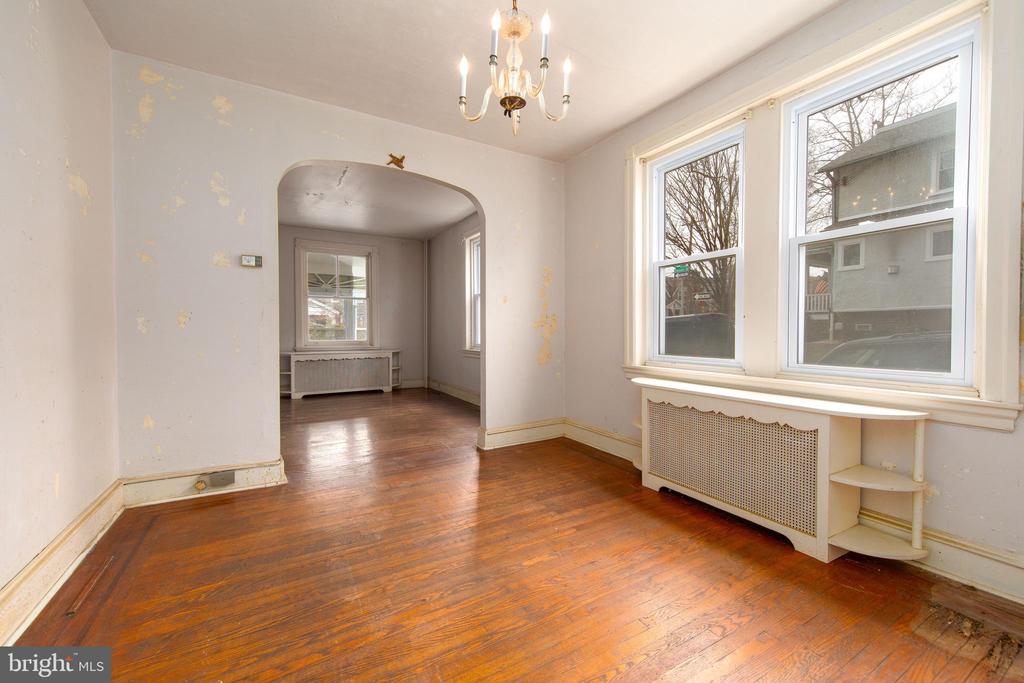 29 E Abington Ave
