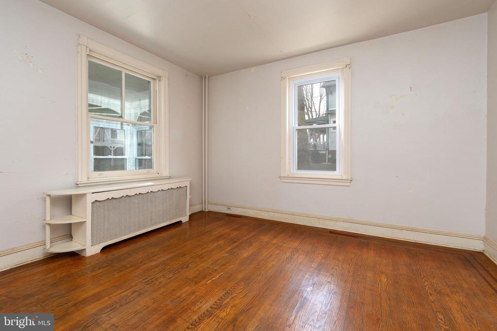 29 E Abington Ave