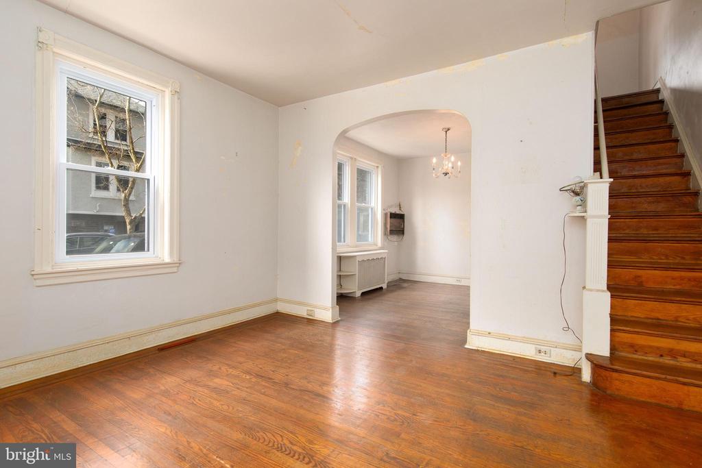 29 E Abington Ave