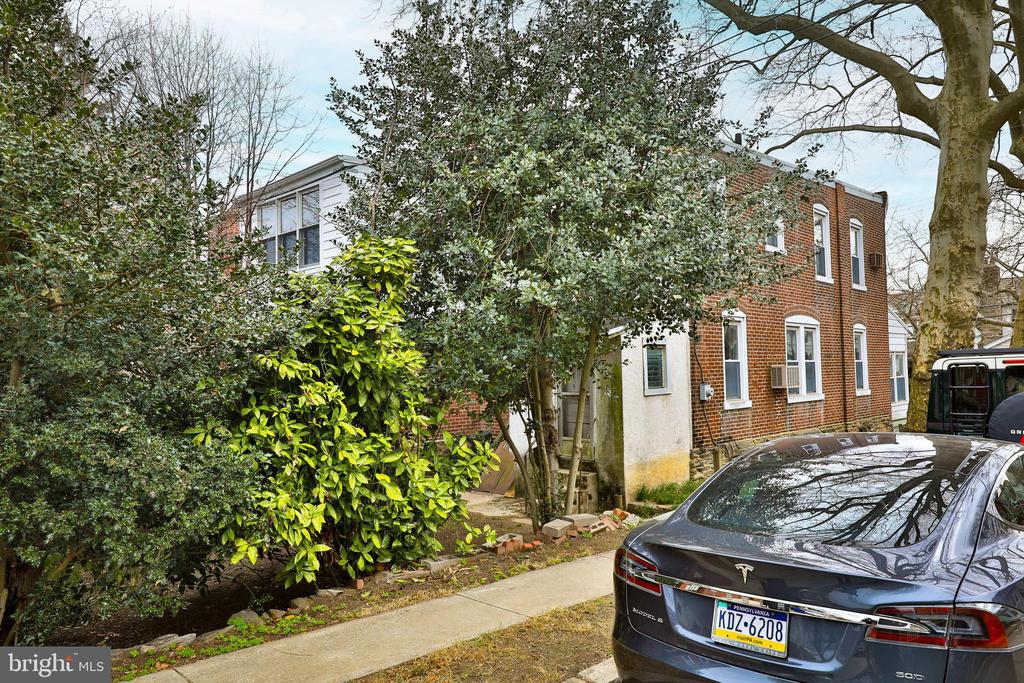 29 E Abington Ave