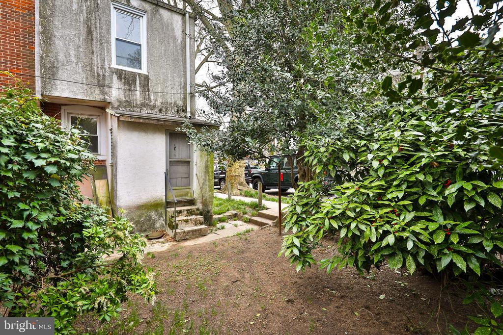 29 E Abington Ave