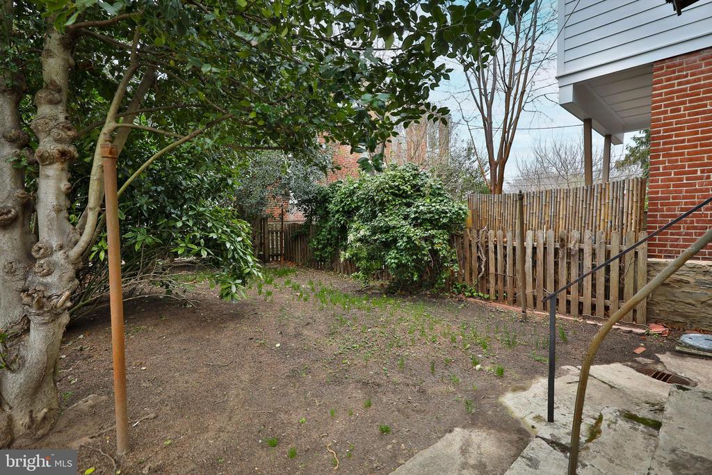 29 E Abington Ave